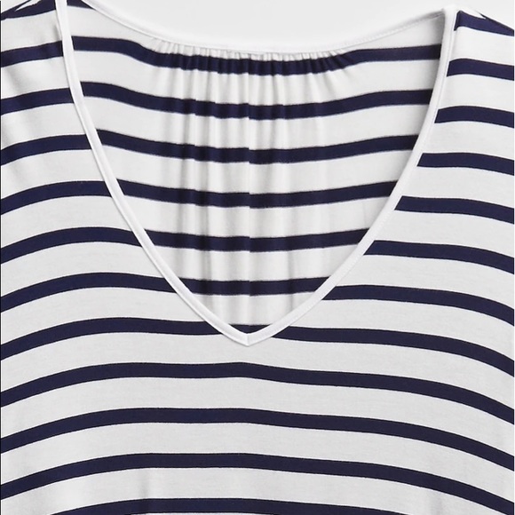 GAP V- Neck Relaxed Striped Tee - Picture 4 of 5